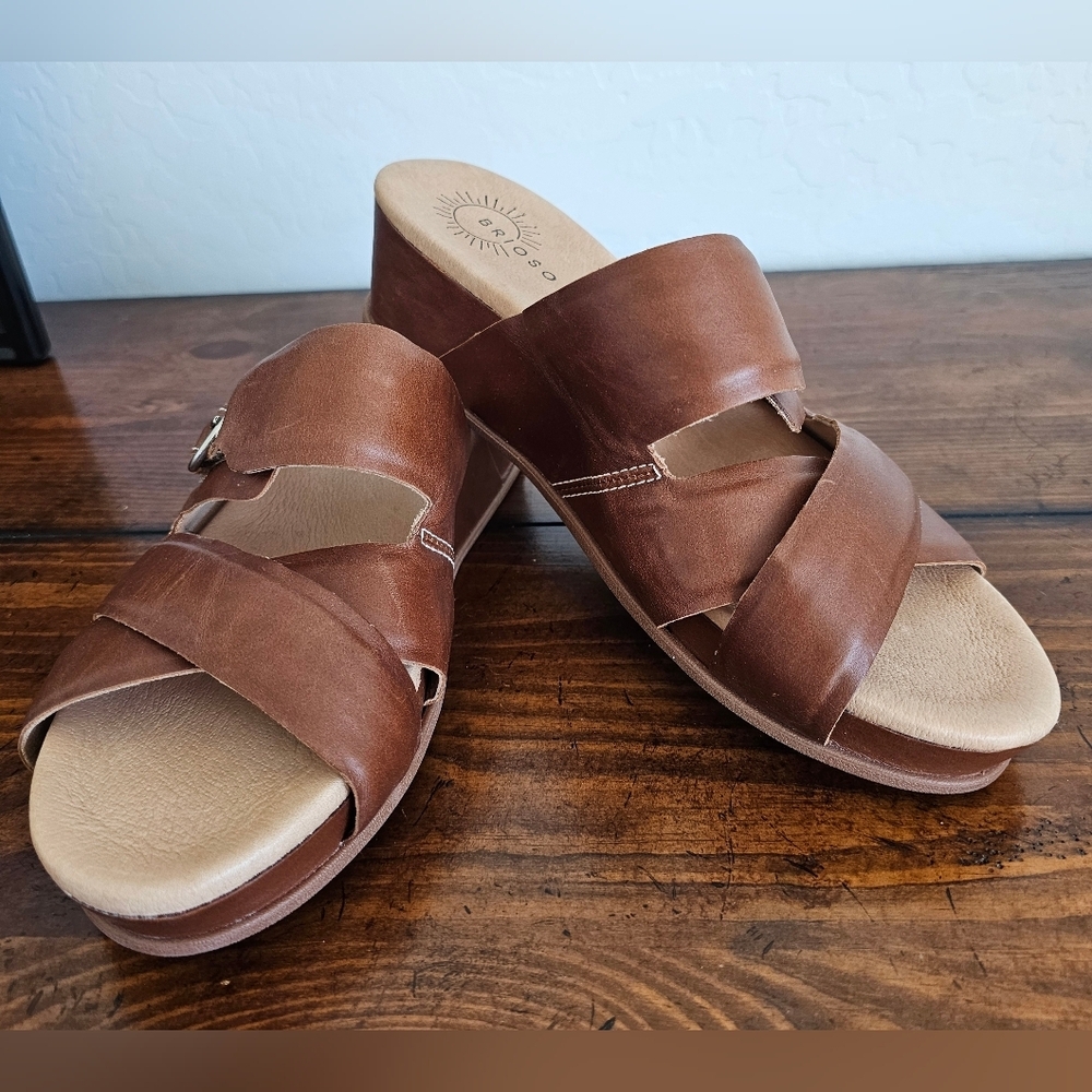 BRIOSO Brown Leather Cross-Strap Sandals - Comfortable! Women's Size 11 NWOB